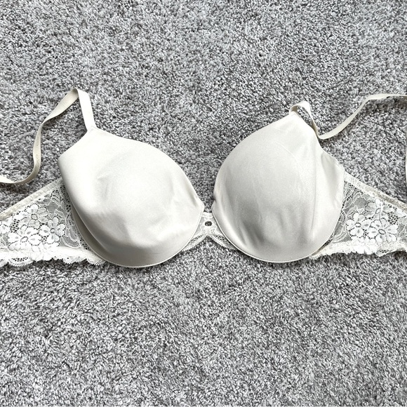 Victoria's Secret Cream and Pink Molded Cup Bra - Picture 2 of 12